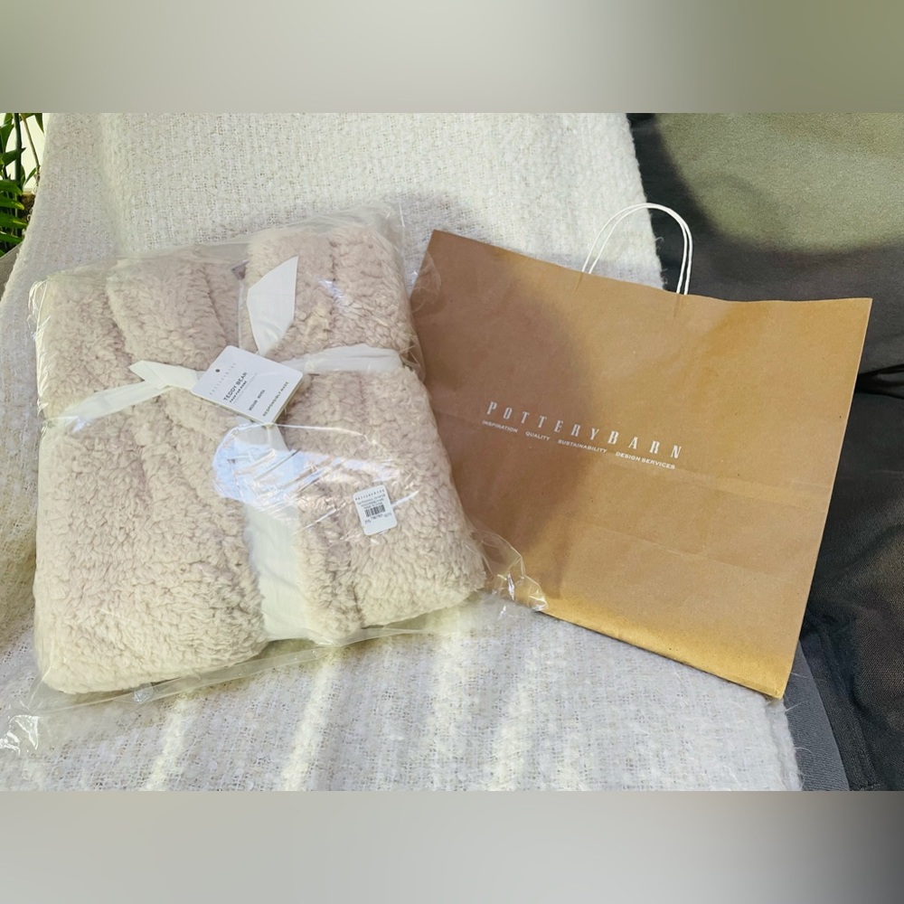 🛁 Pottery Barn New Blush Colored Bath Robe